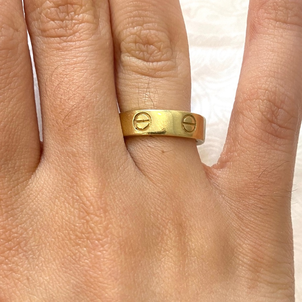 18 carat Womens Gold Ring size 5